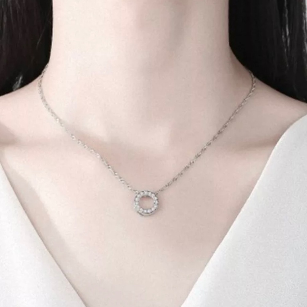 Round cubic zirconia Pendant with Necklace - Picture 3 of 6